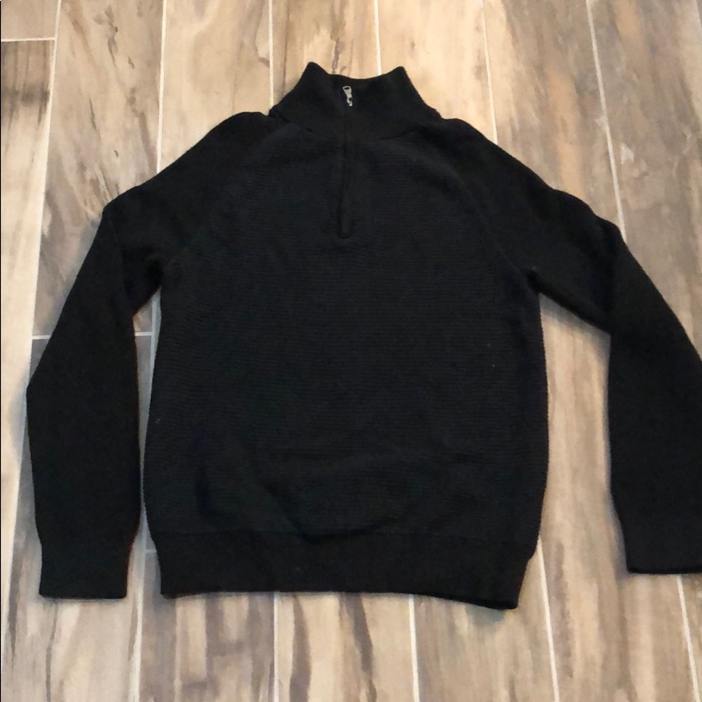 Men’s black half zip sweater
